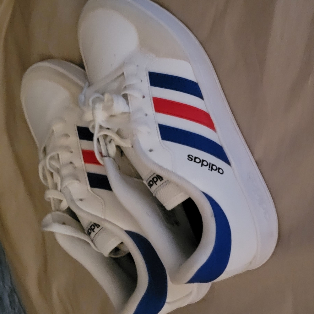 Men Adidas Tennis Shoes 8 1/2